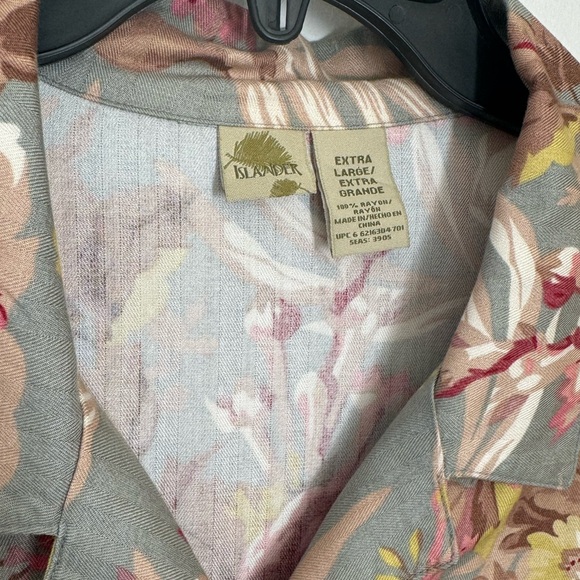 ISLANDER HAWAIIAN SHIRT. WOMENS BUTTON UP TROPICAL SHORT SLEEVE SHIRT. LIKE NEW - Picture 6 of 12